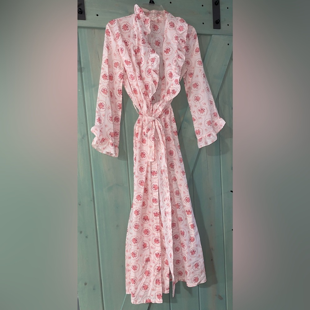 Vintage women’s robe size 34-36” bust pink floral